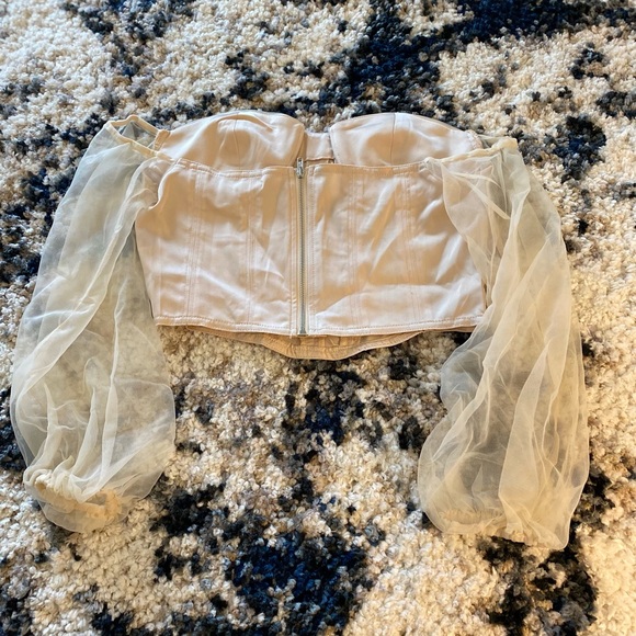 Small cream crop top. - Picture 2 of 2